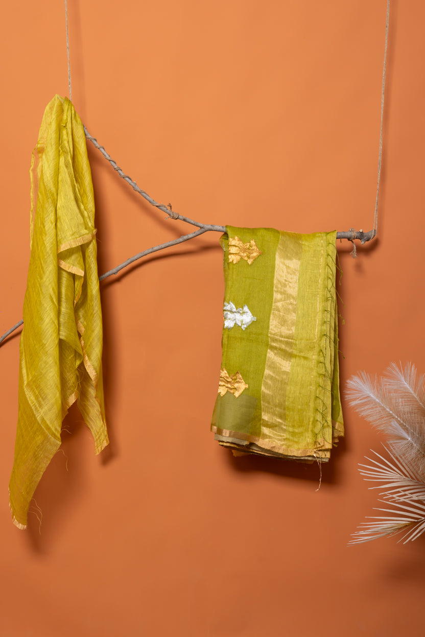 Serene mehndi green,Matka muslin saree with delicate Jamdani bootis, handwoven in a harmonious blend of gold and silver zari and Organza pallu "